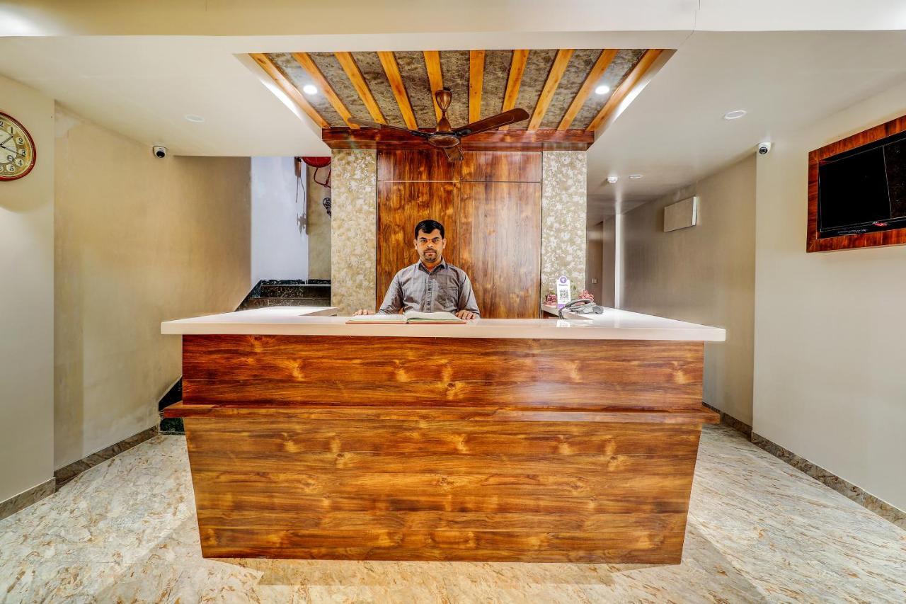 Hotel Apratim Lodging & Boarding Ulhasnagar Luaran gambar