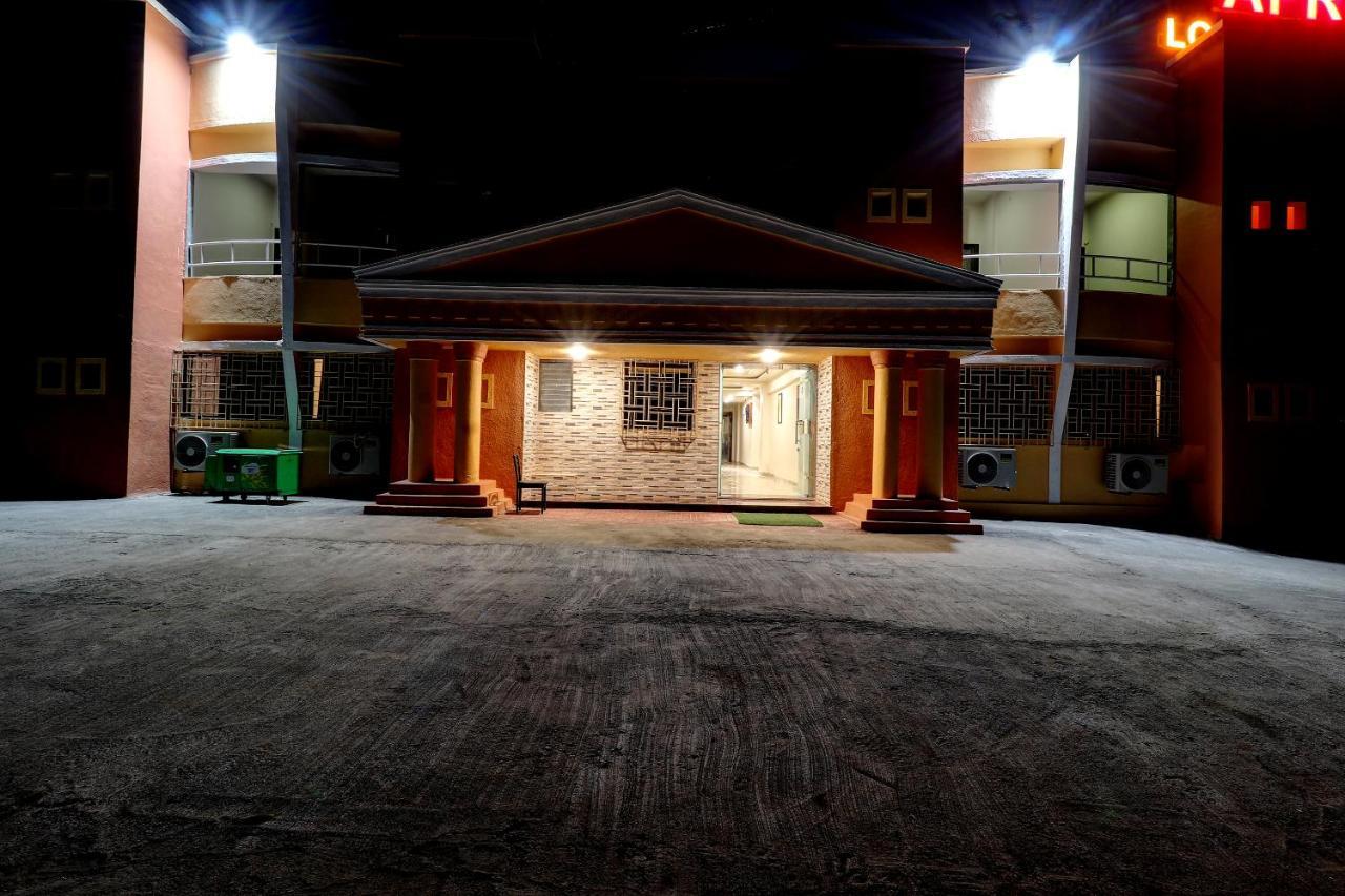 Hotel Apratim Lodging & Boarding Ulhasnagar Luaran gambar