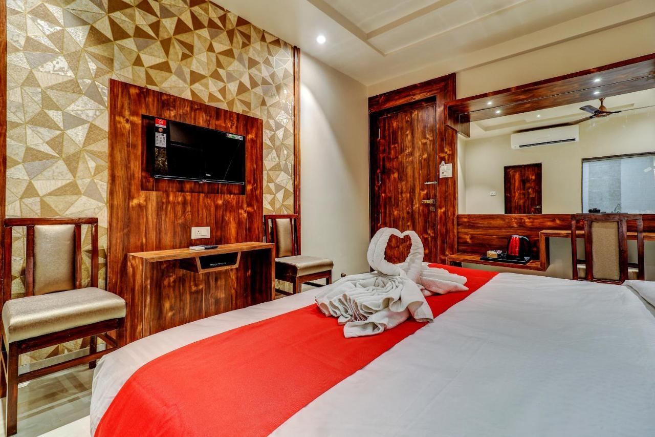 Hotel Apratim Lodging & Boarding Ulhasnagar Luaran gambar