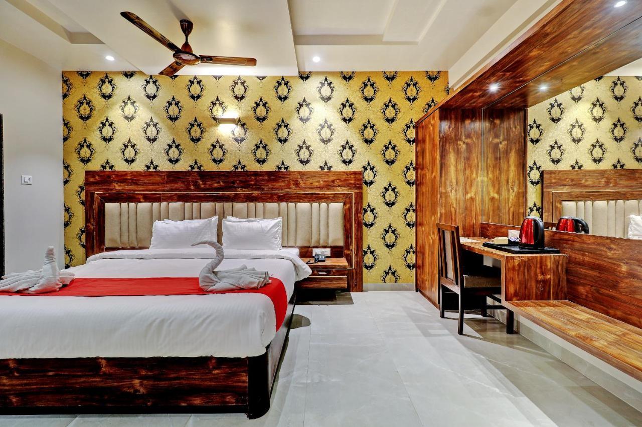 Hotel Apratim Lodging & Boarding Ulhasnagar Luaran gambar