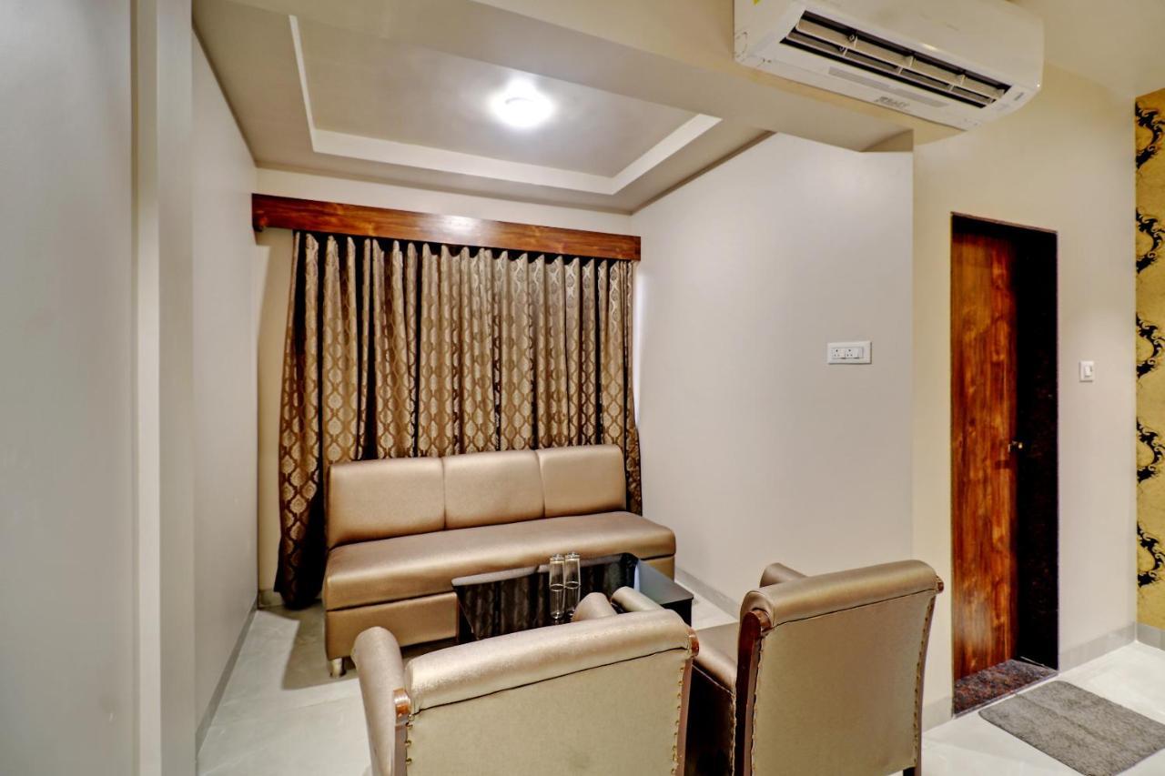 Hotel Apratim Lodging & Boarding Ulhasnagar Luaran gambar