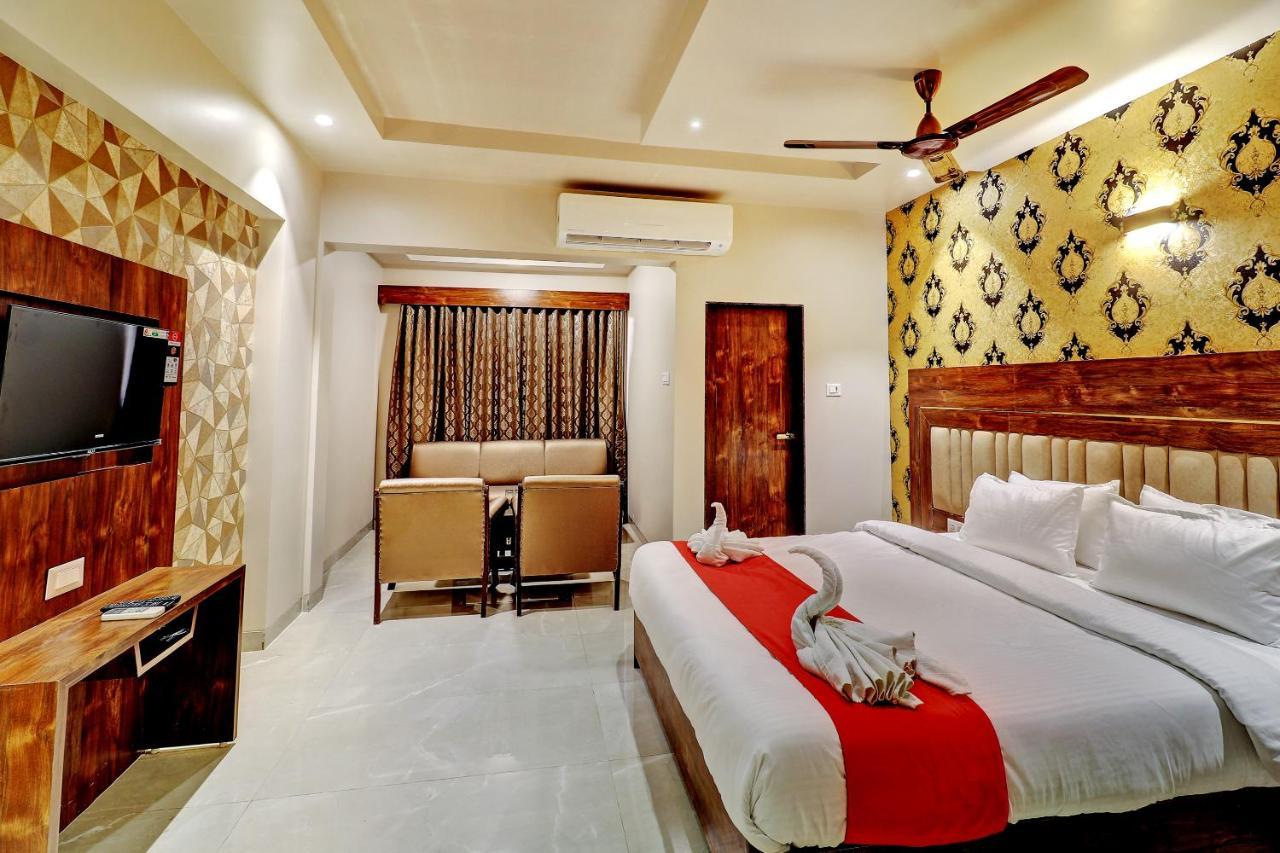 Hotel Apratim Lodging & Boarding Ulhasnagar Luaran gambar