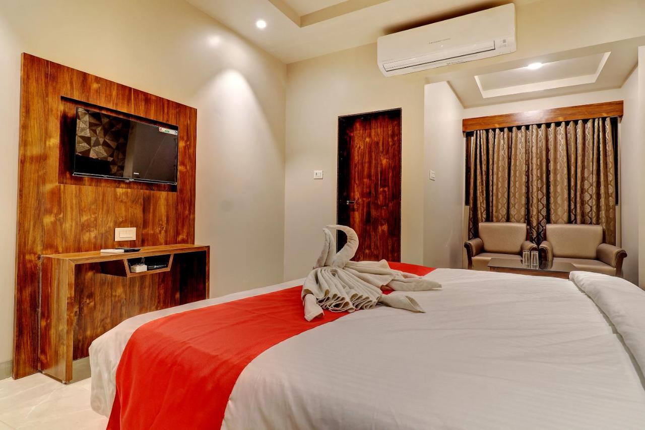 Hotel Apratim Lodging & Boarding Ulhasnagar Luaran gambar