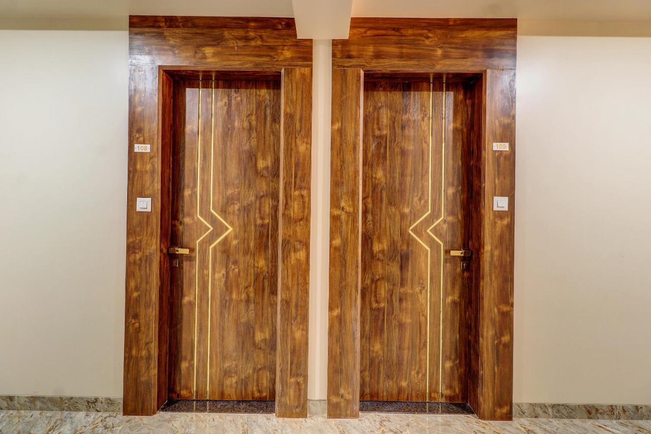 Hotel Apratim Lodging & Boarding Ulhasnagar Luaran gambar