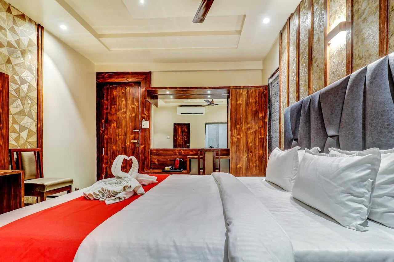 Hotel Apratim Lodging & Boarding Ulhasnagar Luaran gambar