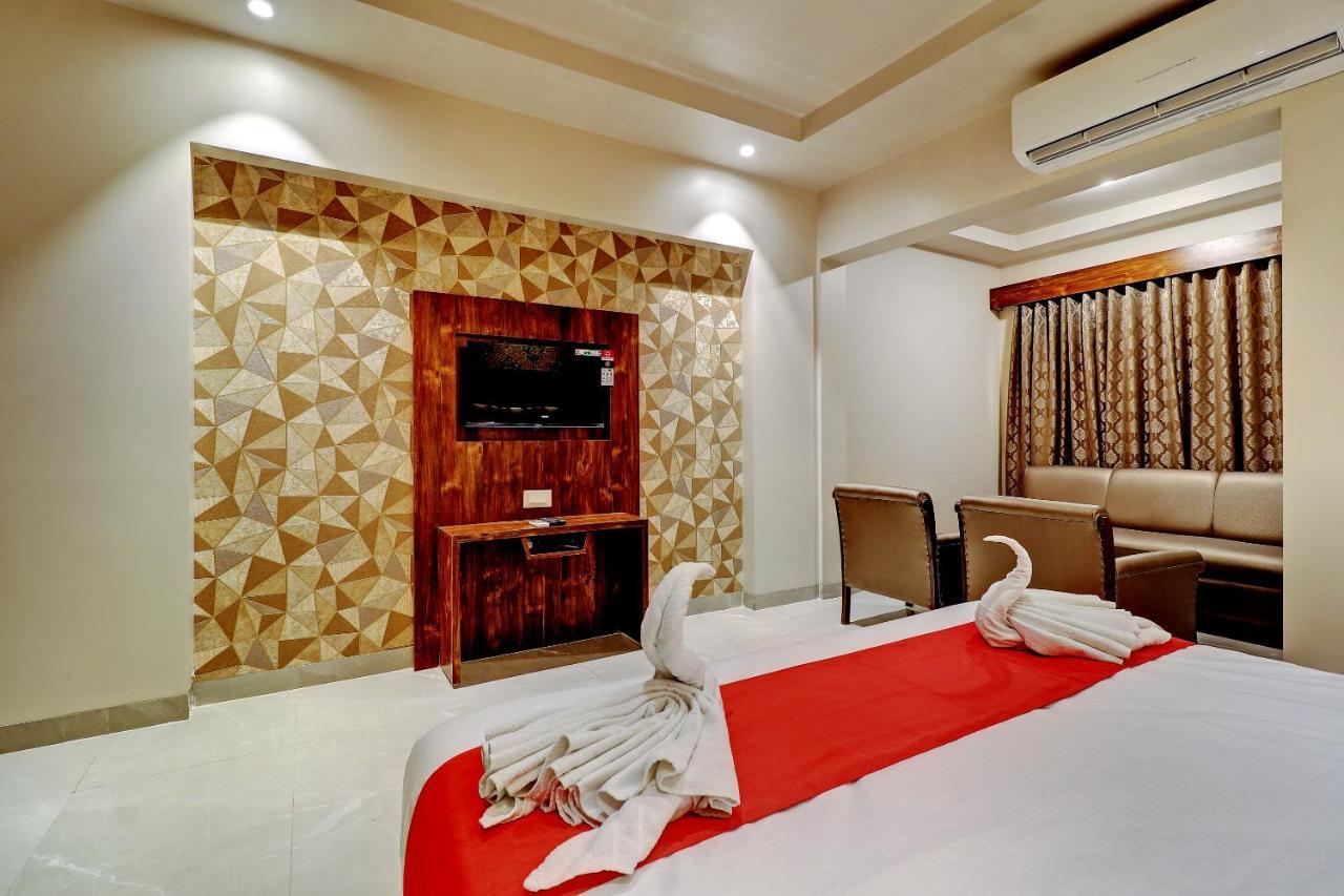 Hotel Apratim Lodging & Boarding Ulhasnagar Luaran gambar