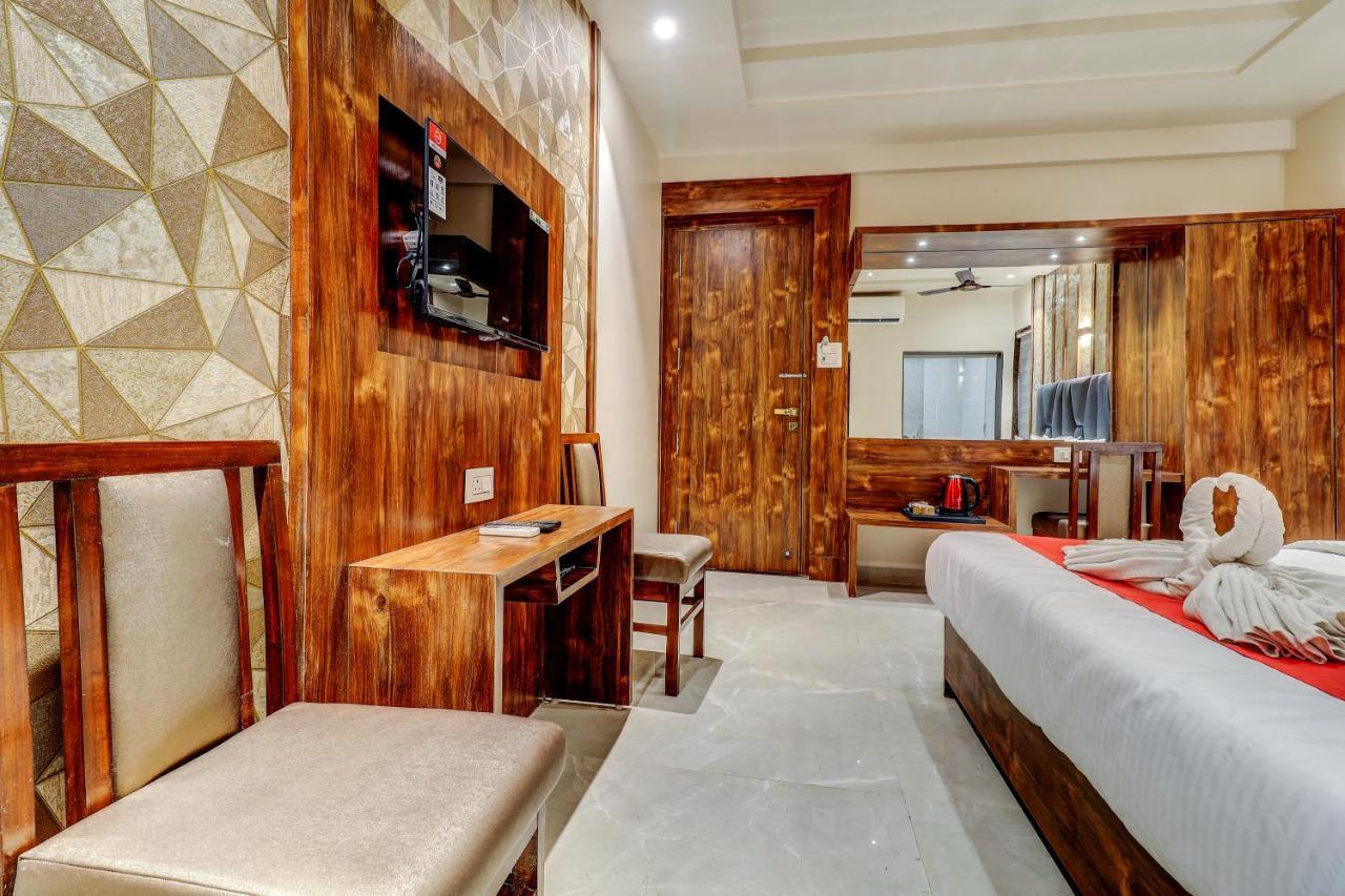 Hotel Apratim Lodging & Boarding Ulhasnagar Luaran gambar