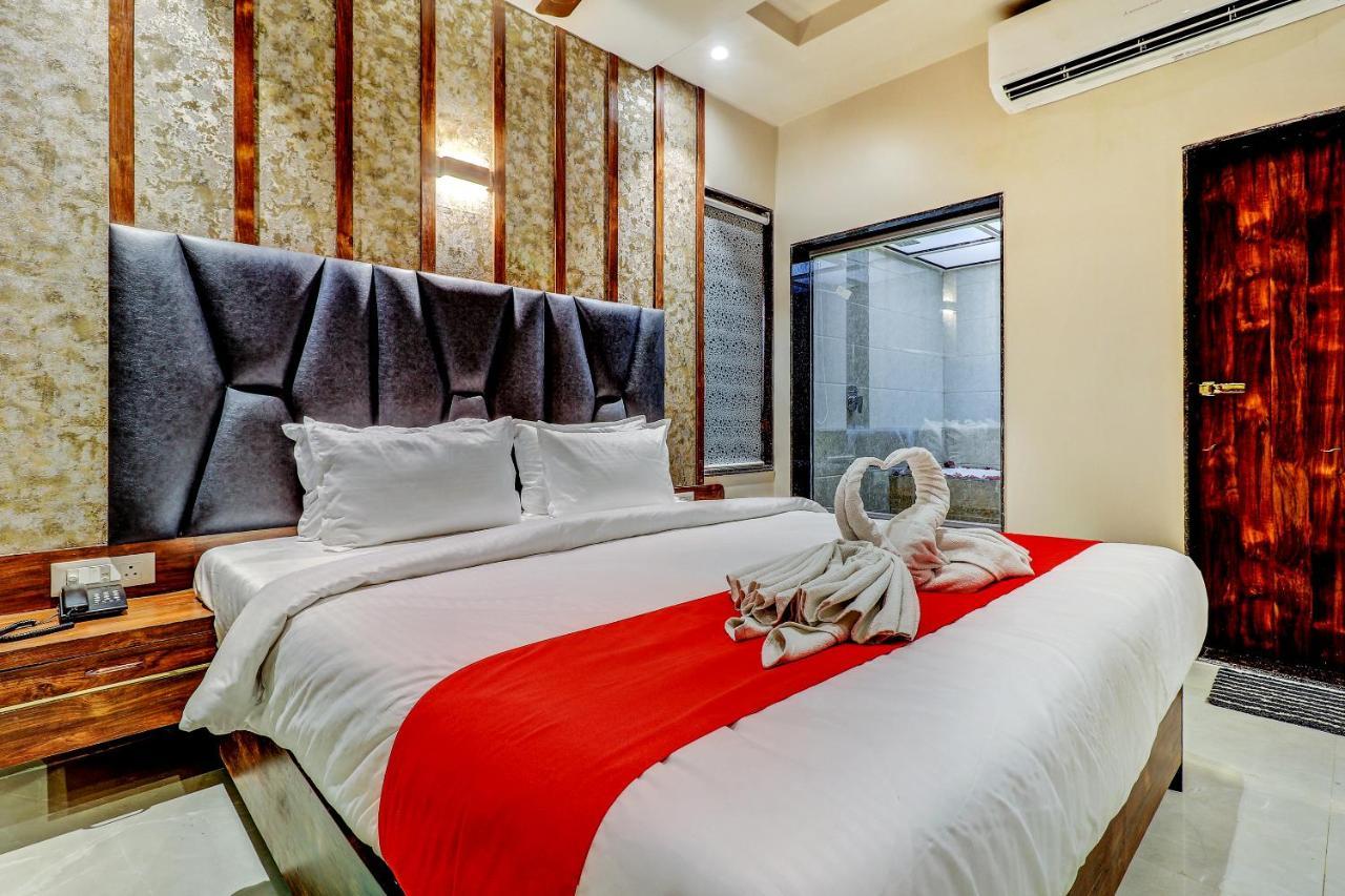 Hotel Apratim Lodging & Boarding Ulhasnagar Luaran gambar