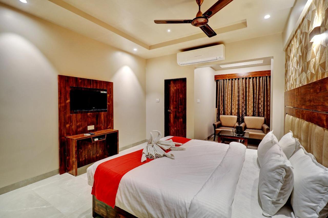 Hotel Apratim Lodging & Boarding Ulhasnagar Luaran gambar
