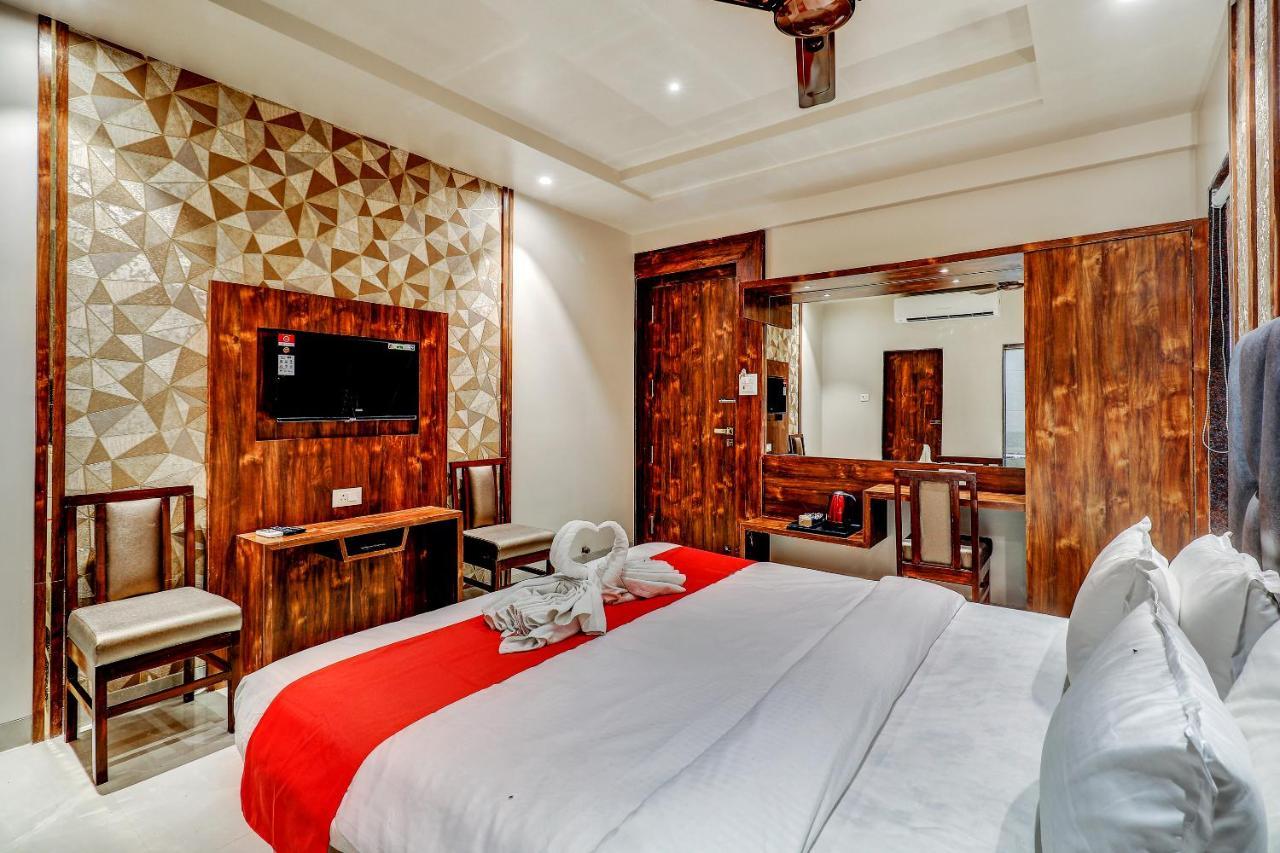 Hotel Apratim Lodging & Boarding Ulhasnagar Luaran gambar