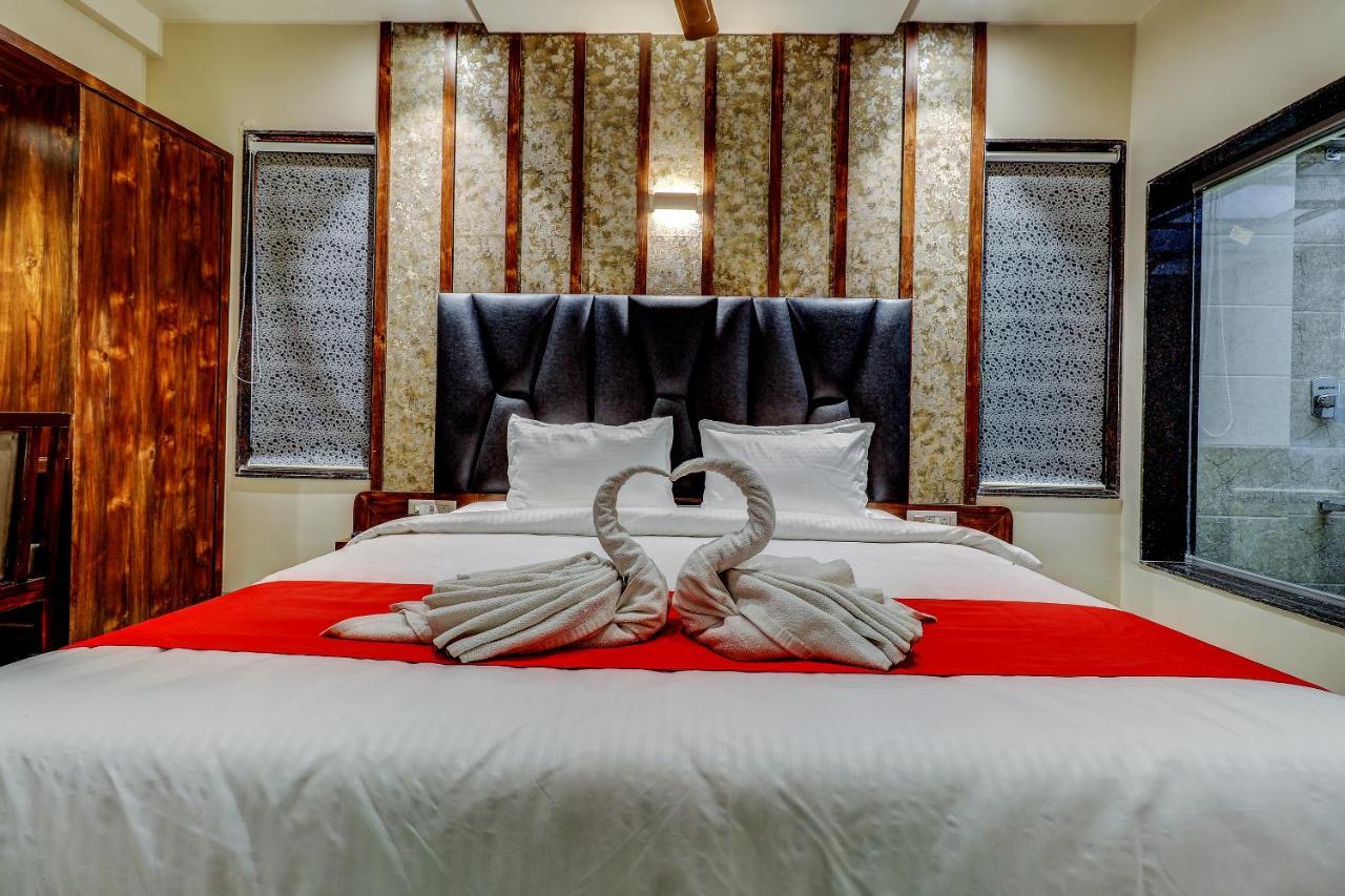 Hotel Apratim Lodging & Boarding Ulhasnagar Luaran gambar