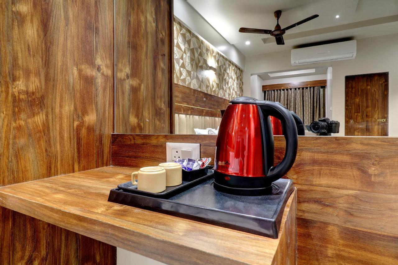 Hotel Apratim Lodging & Boarding Ulhasnagar Luaran gambar