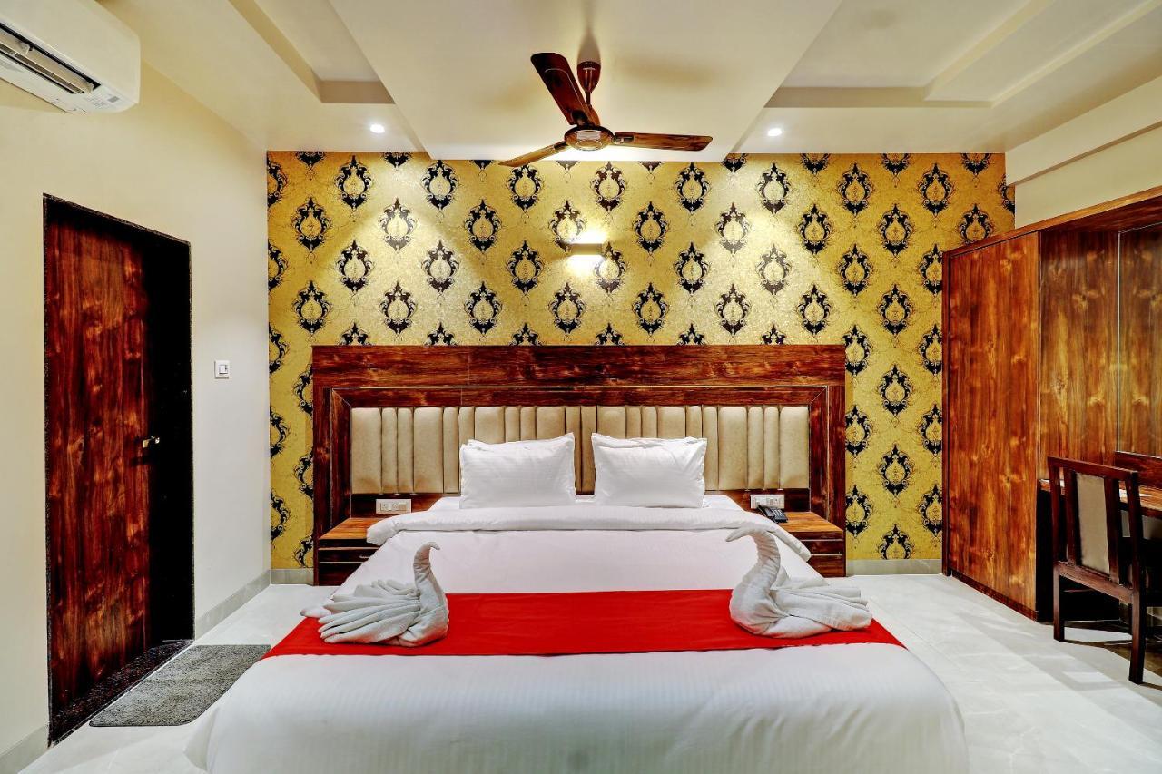 Hotel Apratim Lodging & Boarding Ulhasnagar Luaran gambar