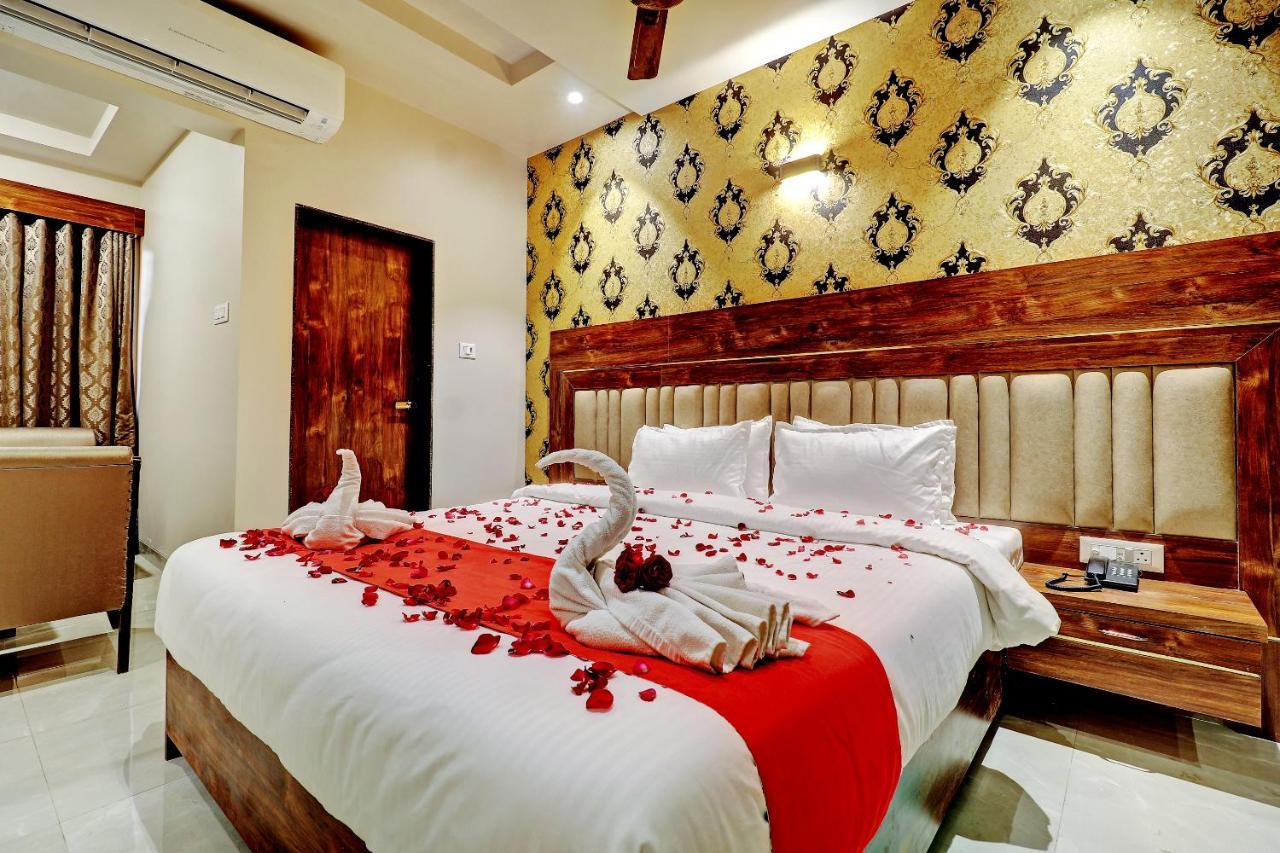 Hotel Apratim Lodging & Boarding Ulhasnagar Luaran gambar