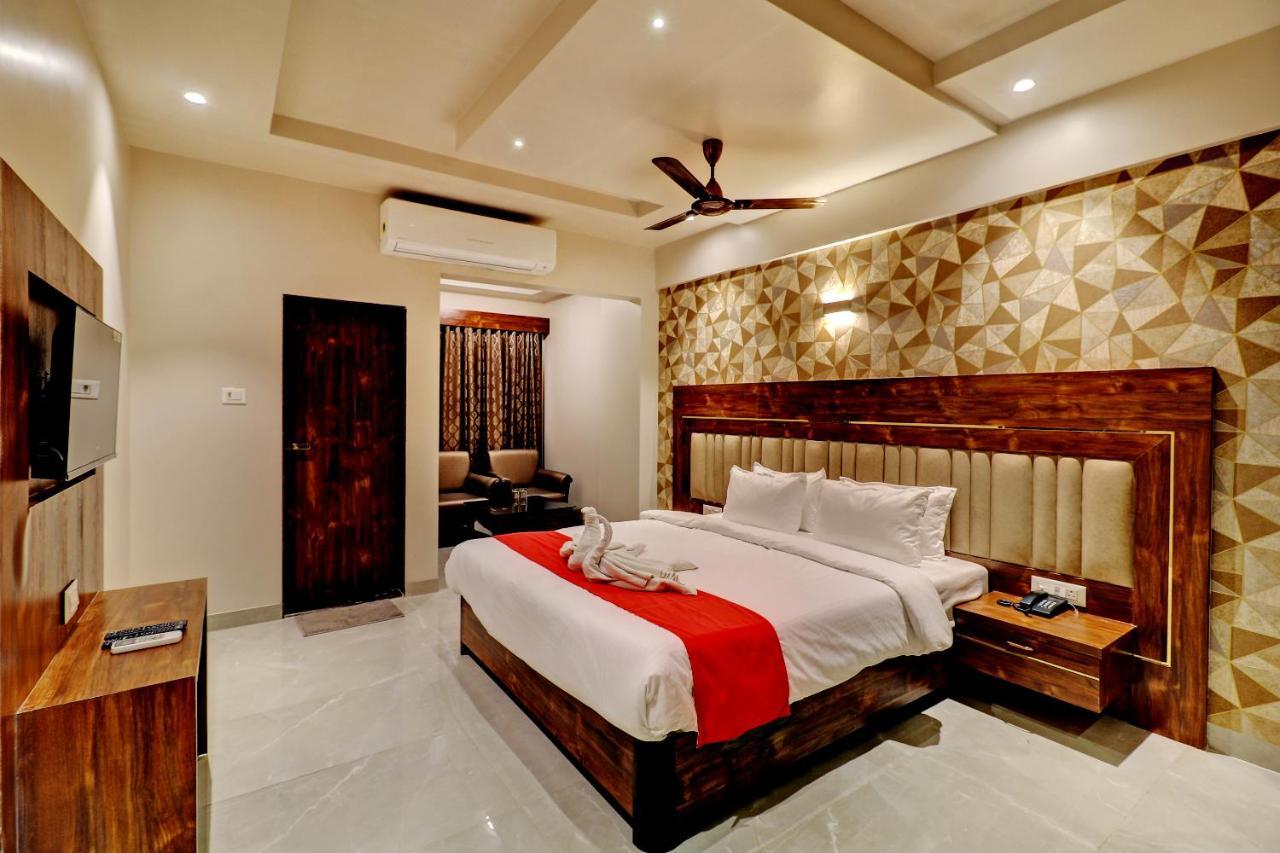 Hotel Apratim Lodging & Boarding Ulhasnagar Luaran gambar