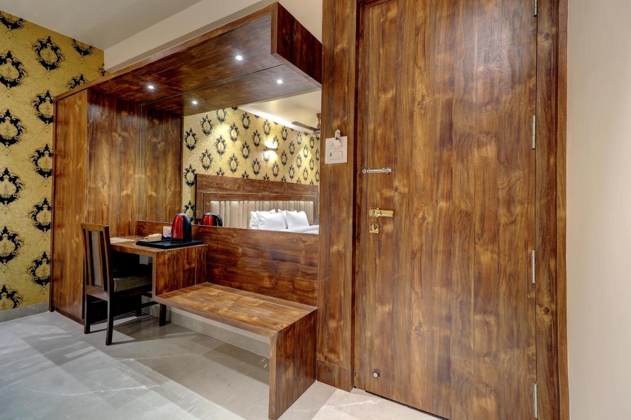Hotel Apratim Lodging & Boarding Ulhasnagar Luaran gambar