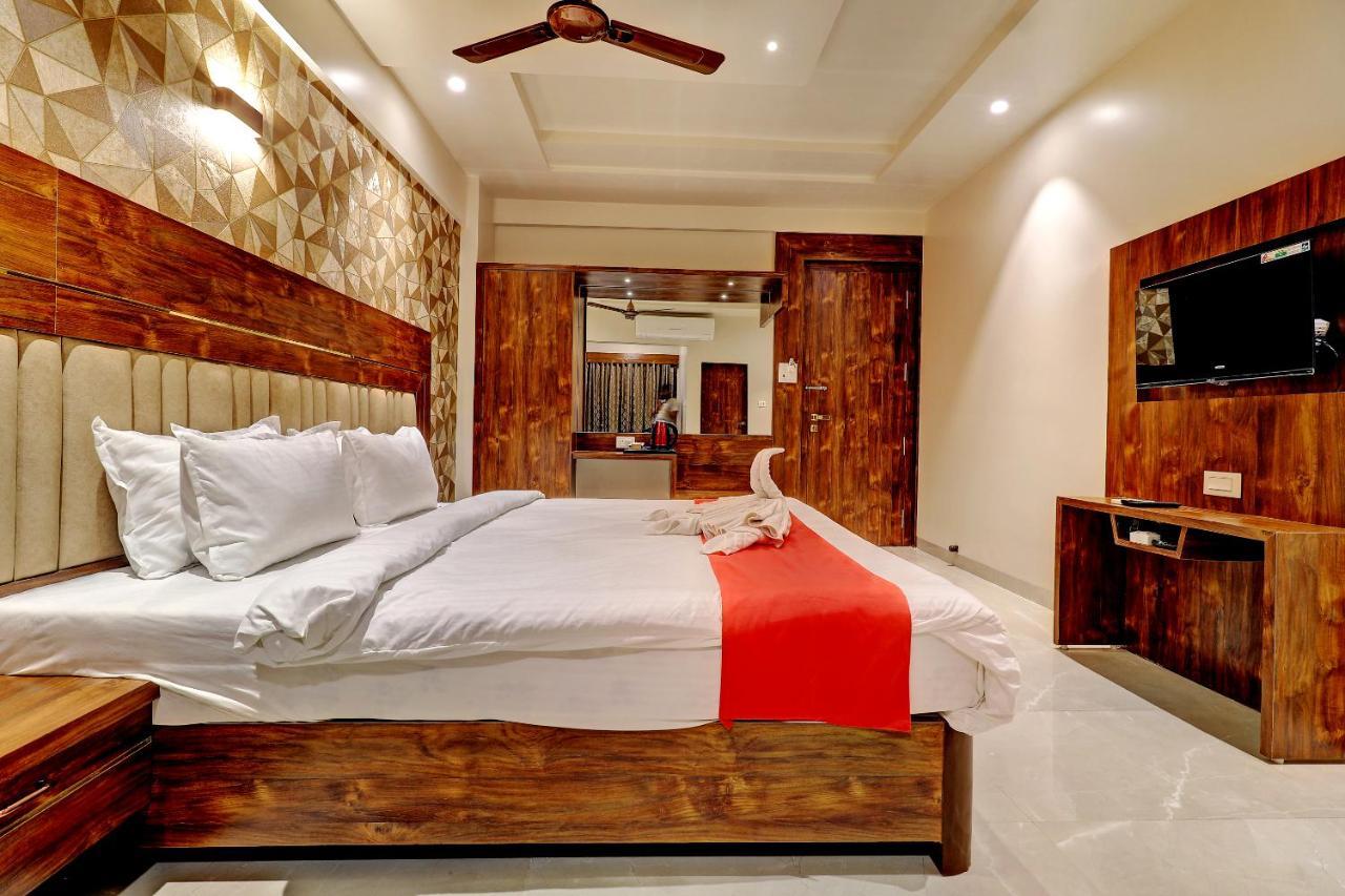 Hotel Apratim Lodging & Boarding Ulhasnagar Luaran gambar