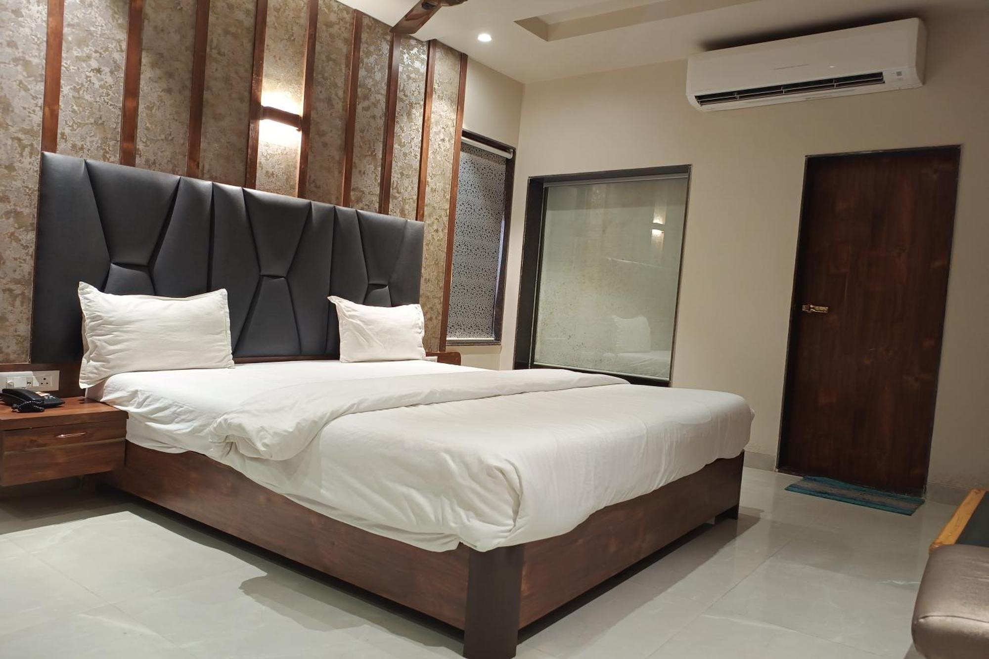 Hotel Apratim Lodging & Boarding Ulhasnagar Luaran gambar