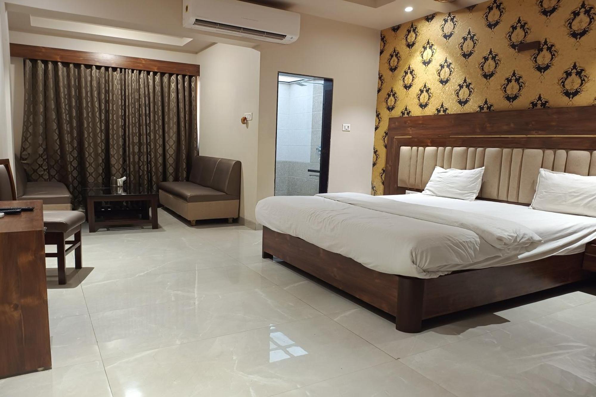Hotel Apratim Lodging & Boarding Ulhasnagar Luaran gambar