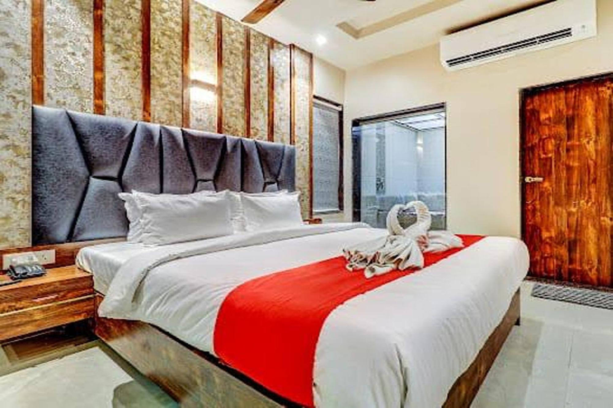Hotel Apratim Lodging & Boarding Ulhasnagar Luaran gambar