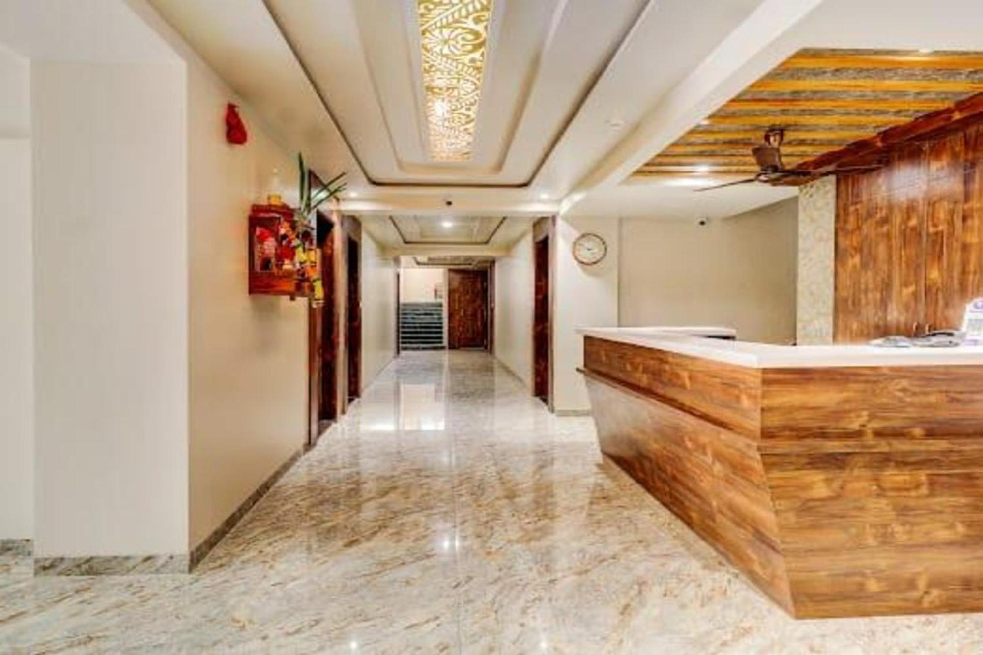 Hotel Apratim Lodging & Boarding Ulhasnagar Luaran gambar