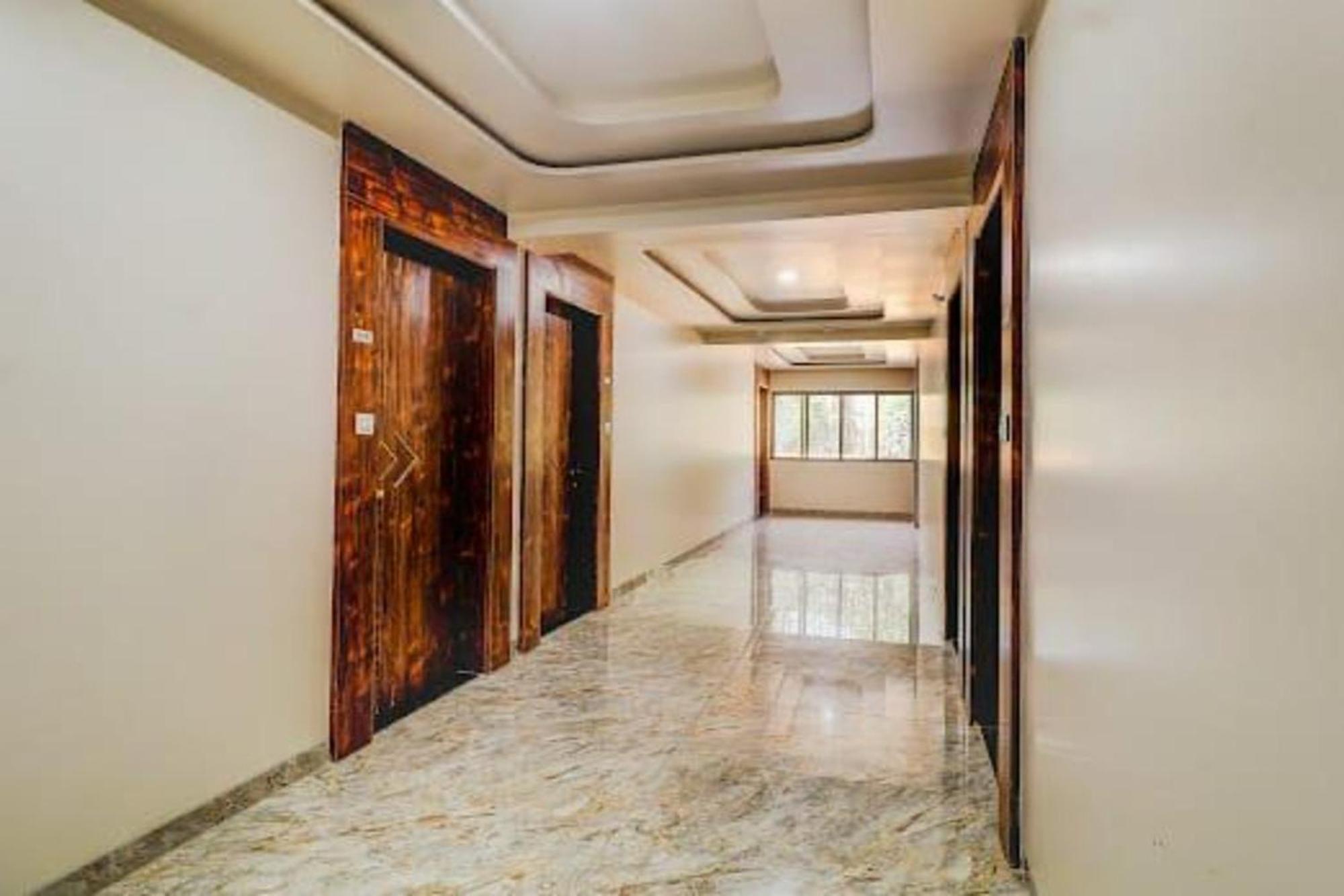 Hotel Apratim Lodging & Boarding Ulhasnagar Luaran gambar