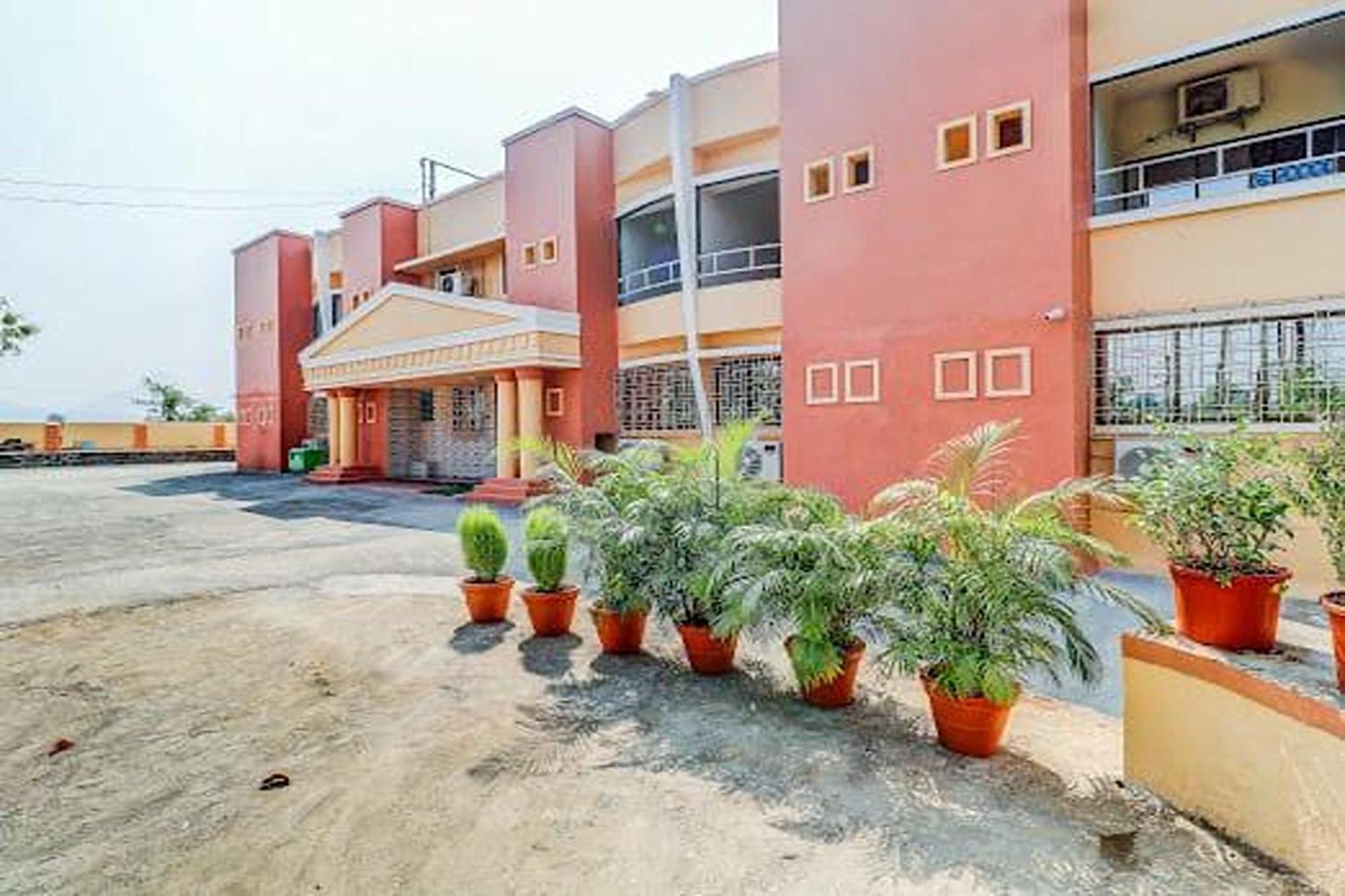 Hotel Apratim Lodging & Boarding Ulhasnagar Luaran gambar